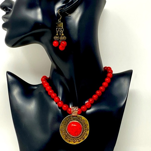 Red howlite necklace and earrings in antique gold - Picture 1 of 6